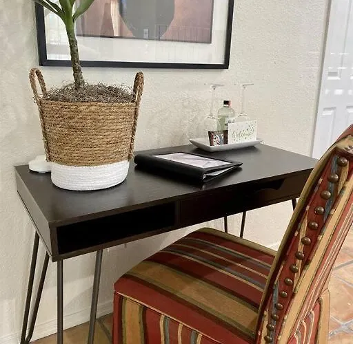 Charming Southwest Blocks To Dntwn Apartment
